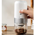 Miniatyrbilde 3 av 5: Hvit kaffekvern og elektrisk mikser for kaffebønner, USB utendørs