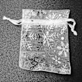 Miniatyrbillede 2 af 5: 200 stk. Organza Bryllup Gaveposer Snøre Smykkeposeposer Sølv Hvide Snefnug Trykt Hun