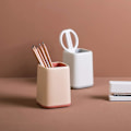 Miniatyrbillede 2 af 5: Pen Holder Stand til skrivebord - Sød to-tonet blyantskop til børns skrivebordsarrangør