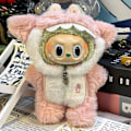 Miniatyrbillede 1 af 5: Labubu Dukke Tøj Første Generation Anden Generation Blindbox Labubu Dukke Tøj Zipper Pink Shark