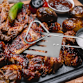 Miniatyrbild 4 av 5: Grillspatel och tång i ett - Spatel och tång 2 i 1 Platt Spatel Metalltång för matlagning Lång Spatel för grillning - Grilltång