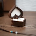 Miniatyrbillede 4 af 5: Forlovelsesring Æske Hjerteform Træring Case Unik til frieri Bryllup Xinda