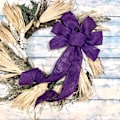 Miniatyrbild 2 av 4: Lila säckvävskransbåge - 10" bred, 18" långa svansar, påsk, vår,