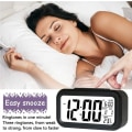 Miniatyrbild 3 av 4: Digital väckarklocka med temperatur- och datumvisning, snoozefunktion, smart ljussensor, digital väckarklocka för hem och kontor