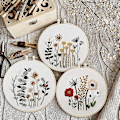Miniatyrbild 1 av 2: Trädgårdsbroderisats Färgtrådar och verktygssats Enkelt broderistartpaket för hemma utomhus null none