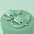 Miniatyrbild 3 av 3: Shark Tofflor Halkfria duschtofflor Badrumstofflor Mjuka sommarsandaler för flickor och pojkar Nyhet green 42 43