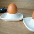 Miniatyrbild 3 av 4: Premium äggkoppar (3 st.) i porslin - vit - modern fyrkantig form  (ZYH)