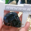 Pikkukuva 4 / 4: Skullis 1.5\" Musta obsidiaanikristallikallo, käsin veistetty jalokivinen taideveistos, Reiki-parantava kivipatsas