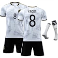 Pikkukuva 1 / 2: 2022 Saksan jalkapallopaita setti lapsille ja aikuisille No.8 KROOS M