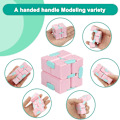 Miniatyrbillede 2 af 7: Infinitycube Fidget Legetøj Stressaflastende Fidgeting Spil til Børn og Voksne, Sød Lommestørrelse Unik Gadget til Angstlindring og Tidfordriv Pink