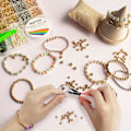 Miniatyrbild 3 av 6: 2400 st guld pärlor för armbandssats, distanspärlor med guldbokstavspärlor för smyckestillverkning, present till flickor