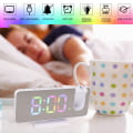 Miniatyrbild 6 av 6: Digital spegelklocka med stor display RGB färgglad gradient projektionsväckarklocka för hem sovrum vit