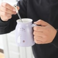 Miniatyrbild 3 av 5: Kattmugg söt keramisk kaffekopp med söt kattunge lock, katt tass sked, kawaii underlägg, nyhet morgonkopp te mjölk julmugg lila