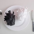 Miniatyrbilde 5 av 5: Hjerteformet vase dekorativ moderne harpiks utsøkt planterpotte for hjemmekontor soverom bryllup White