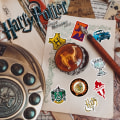 Pikkukuva 4 / 5: Harry Potter -akvarellivedetarra, 50 kpl, vedenpitävä ja UV-kestävä, sopii kaikkiin laitteisiisi, Tylypahkan noitien ja velhojen akatemia