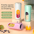 Pikkukuva 4 / 7: Kannettava Mehukone Sekoittimet Smoothieille 340ML Mehukoneet Sekoittimet Monitoiminen Hedelmäsekoitin LED-näytöllä Pink