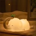 Sød Elefant Silikone Natlampe - 3 - Niveauer af Dæmpbar LED, USB Genopladelig, Timerfunktion - Ideel Børnelampe til Babyer, Børn