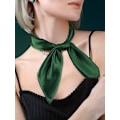 Miniatyrbillede 4 af 5: Kvindernes Fashion Soft Large Satin Square Chiffon Polyester Scarf Set Hoved Hals Multiuse Solid Colors Tilgængelig-Grøn