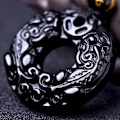 Pikkukuva 2 / 4: Luonnollinen obsidiaanidonitsi Rauhan solki PIXIU Amuletti Kaulakoru Riippuva luonnollisella helmiketjulla miehille Miehet（Obsidiaani）
