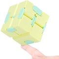 Miniatyrbillede 1 af 7: Infinitycube Fidget Legetøj Stressaflastende Fidgeting Spil til Børn og Voksne, Sød Lommestørrelse Unik Gadget til Angstlindring og Tidfordriv Yellow