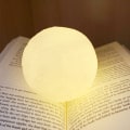 Miniatyrbild 7 av 11: LED månlampa dekorativ nattlampa med träställ för barn pojkar flicka With Wooden Frame 10cm