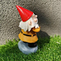 Miniatyrbild 5 av 10: Nyckfull Arg Gammal Mr Gnome Dvärg Hållande Verktyg Varning Planka Skylt Staty Inomhus uteplats Veranda Poolside Gnomes Staty