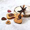 Miniatyrbild 5 av 6: Trägitarrplockfodral Söt gitarrform Akustisk gitarrplocklåda för gitarrstandardplock C