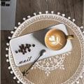 Miniatyrbild 5 av 5: Set med 4 Boho Vävda Runda Bordstabletter Handgjorda Bordsmattor Vävd Jute Tofsmätta Retro Bordsdekor Fransar Bomullskaffe (Tofsmix A)
