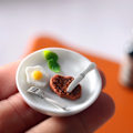 Pikkukuva 2 / 5: Nukkekoti Miniatyyrisetti, Mini Viini Steak Set Keittiölle, Leikki