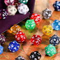 Pikkukuva 3 / 5: 25-osainen polyhedralinen noppasetti mustalla pussukalla DND RPG MTG ja muille pöytäpeleille, satunnainen monivärinen valikoima (D20) IC