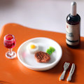 Pikkukuva 5 / 5: Nukkekoti Miniatyyrisetti, Mini Viini Steak Set Keittiölle, Leikki