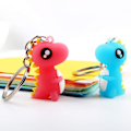 Miniatyrbillede 3 af 4: 2 stk. dinosaur nøglering, sød silikone nøglering vedhæng, todelt blå og rosa IC