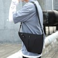 Miniatyrbillede 4 af 5: IC Lille Slingtaske Pengepung Anti-Tyveri Skuldertaske Herre Dame Crossbody Taske sort CNMR sort Højre Side