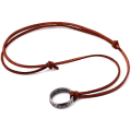 Pikkukuva 3 / 4: IC Uncharted 4 Nathan Drake -graveroidun renkaan riipus, säädettävä ruskea nahkahihna (unisex)