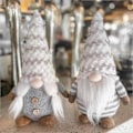 Pikkukuva 2 / 5: IC Jultomte stickad plysch tomtedocka, handgjord jultomte tomtedocka bordsdekoration
