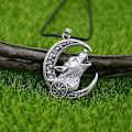 Pikkukuva 1 / 5: Vargamuletti Kuun Tähti Wicca Noituus Pakana Korut Slaavilainen Kolovrat Ripus Koru Kaulakoru Talisman Vahaketju Hopea