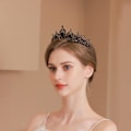 Pikkukuva 5 / 5: IC Mattel Hardware Crown Eurooppalainen ja Amerikkalainen Morsian Barokki Retro Kruunu Strassit Musta Kruunu Tiara