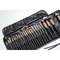 Miniatyrbillede 1 af 11: 24 stk. Professionelle og eksklusive makeup-børster i etui Sort / Guld 150
