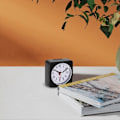 Miniatyrbillede 5 af 5: IG Lille batteridrevet rejsevækkeur med snooze-funktion til at slukke for lyset sort
