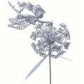 Miniatyrbilde 2 av 4: IC 1 bit metallblomma fe som kliver på maskros Vacker och elegant dans utomhusscen Atmosfär Kontrasthantverk (silver)