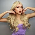Miniatyrbild 1 av 5: Långt vågigt blond peruk i syntet hår för kvinnor