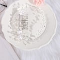 Miniatyrbild 3 av 5: IC Bröllopsblommor Hårtillbehör Pärlhårkam Tiara Brud Huvudbonad Vit one size