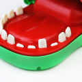 Miniatyrbild 3 av 4: IC Krokodilfingerbitande leksaker fingerbitningsspel