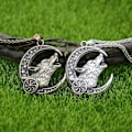 Pikkukuva 4 / 5: Vargamuletti Kuun Tähti Wicca Noituus Pakana Korut Slaavilainen Kolovrat Ripus Koru Kaulakoru Talisman Vahaketju Hopea