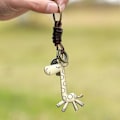 Miniatyrbillede 4 af 4: eativ punk giraff nøglering DIY Håndlavet legering vævet læder bilnøglering til mænd kvinder IC