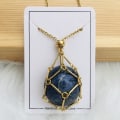 Pikkukuva 6 / 10: Kristalliriipus, jossa on kultaverkko Gold Rose Quartz-Rose Quartz