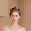 Pikkukuva 4 / 5: IC Mattel Hardware Crown Eurooppalainen ja Amerikkalainen Morsian Barokki Retro Kruunu Strassit Musta Kruunu Tiara