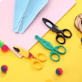 Miniatyrbild 7 av 7: Tåliga säkerhetssaxar i ABS-plast, fjäderbelastad design underlättar smidig klippning, halkfri yta säkerställer stadigt grepp, idealiska för förskolebarn