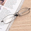 Pikkukuva 1 / 5: Presbyopia-lasit Miehille ja Naisille Taittuvat Kannettavat Väsymystä Vähentävät Lukulasit (Harmaa +1.50)