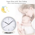 Miniatyrbild 4 av 5: Väckarklocka, Super Tyst Tickfri Liten Klocka med Nattlampa, Batteridriven, Enkel Design, Hög Larm för Sovrum